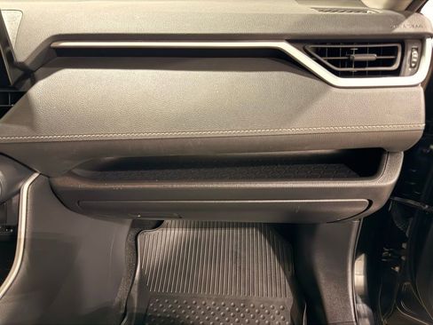 Used 2021 Toyota RAV4 LE image 26