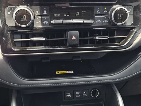 Used 2023 Toyota Highlander XLE FWD image 14