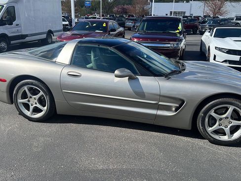 Used 2000 Chevrolet Corvette Coupe w/ Memory Pkg RWD image 4