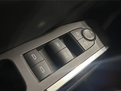 Used 2025 Chevrolet Traverse LT image 21