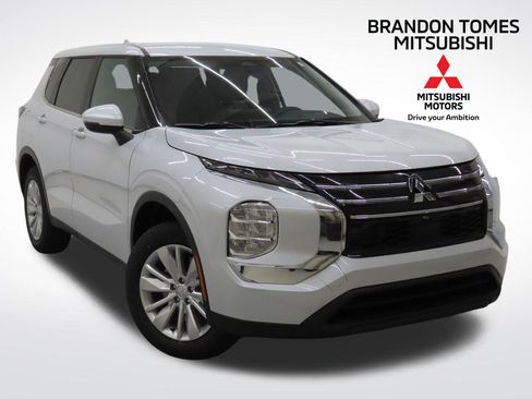 New 2026 Mitsubishi Outlander ES FWD image 1