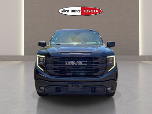 Used 2022 GMC Sierra 1500 Elevation w/ LPO, Elevation Black Package AWD/4WD image 4