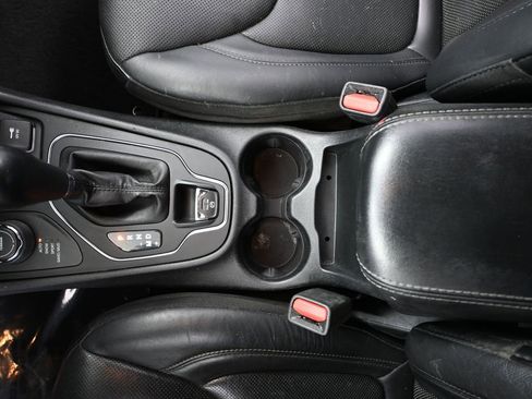 Used 2020 Jeep Cherokee High Altitude image 36