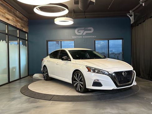 Used 2022 Nissan Altima 2.5 SR image 1