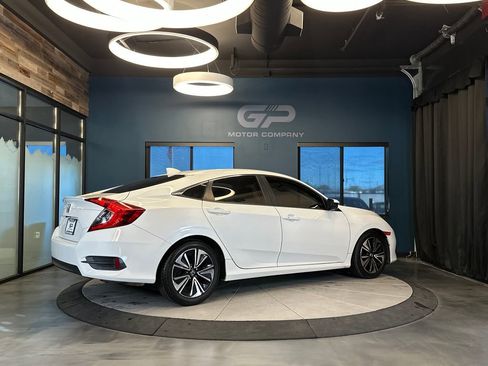 Used 2018 Honda Civic EX-T image 3