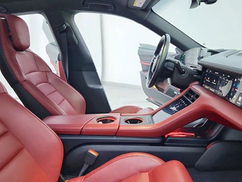 Used 2020 Porsche Taycan 4S w/ Premium Package image 33