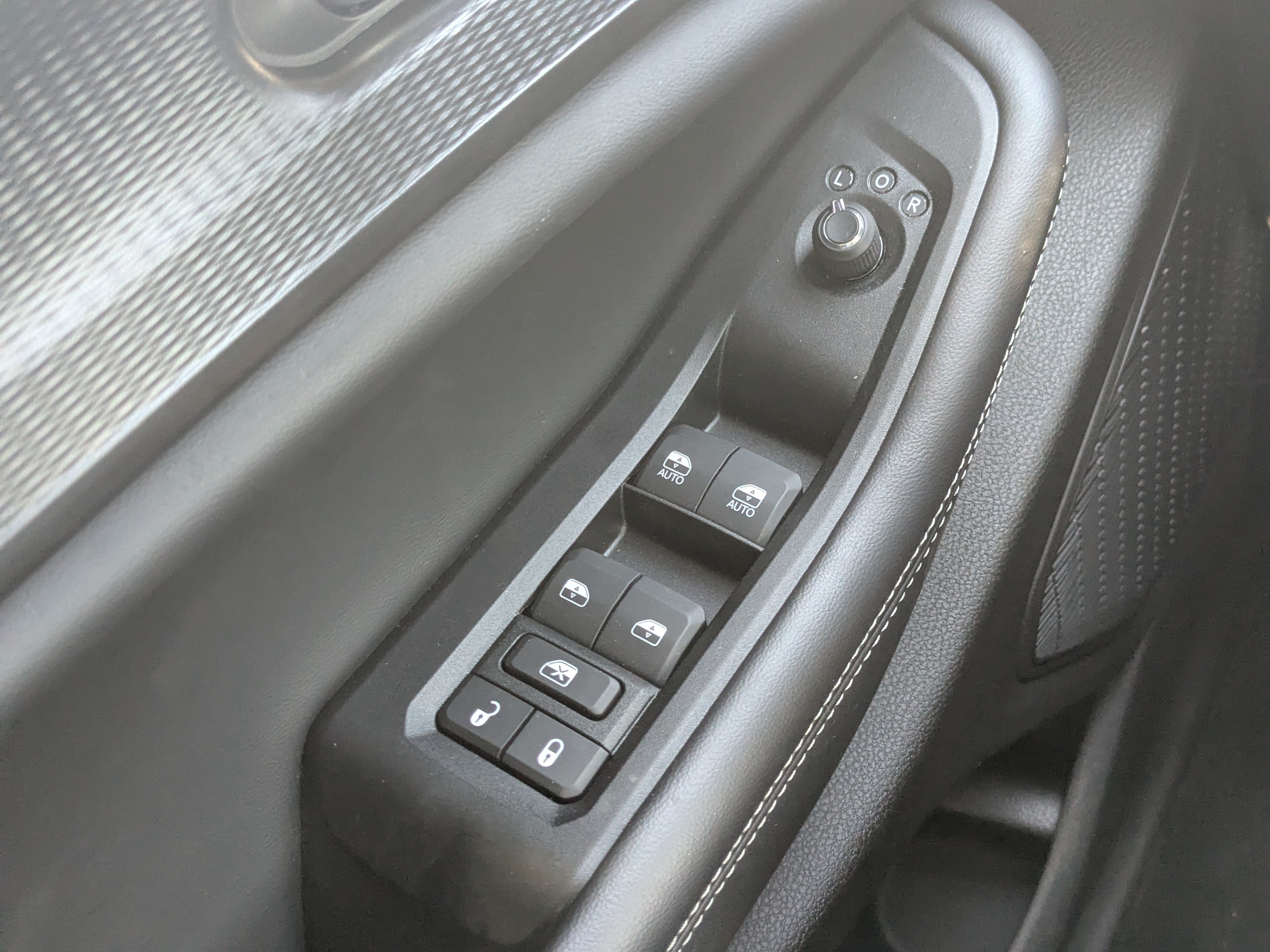 Used 2025 Jeep Grand Cherokee Altitude AWD/4WD image 26