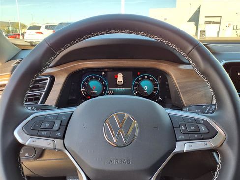 New 2026 Volkswagen Atlas SE image 18