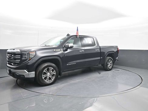 Used 2025 GMC Sierra 1500 SLT AWD/4WD image 4