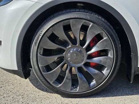 Used 2022 Tesla Model Y Performance AWD/4WD image 9