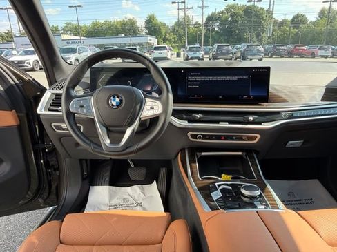 Used 2023 BMW X7 xDrive40i AWD/4WD image 18