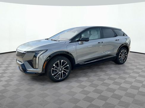New 2025 Cadillac Optiq Sport 2 w/ LPO, Floor Liner Package AWD/4WD image 32
