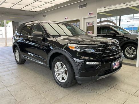 Used 2022 Ford Explorer XLT w/ Equipment Group 202A AWD/4WD image 1