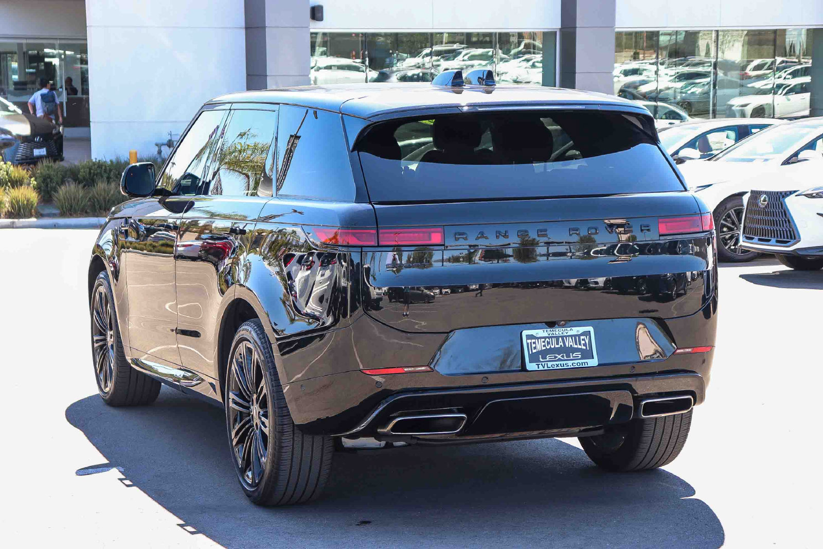 Used 2024 Land Rover Range Rover Sport Dynamic SE AWD/4WD image 4