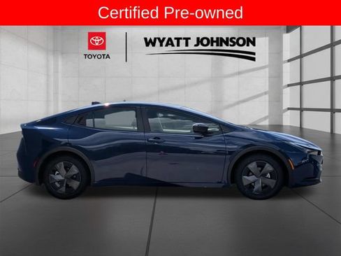 Used 2025 Toyota Prius LE FWD image 7