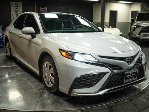 Used 2022 Toyota Camry XSE image 5