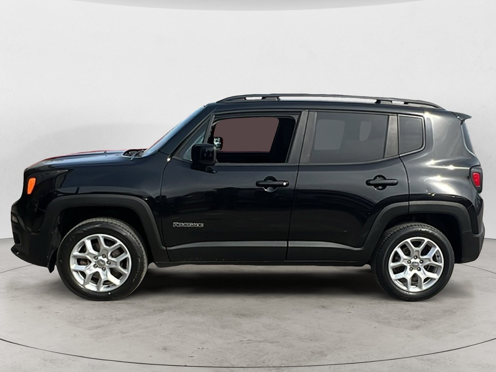 Used 2017 Jeep Renegade Latitude w/ Popular Equipment Group AWD/4WD image 3