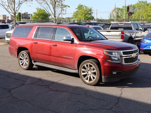 Used 2017 Chevrolet Suburban LT image 13