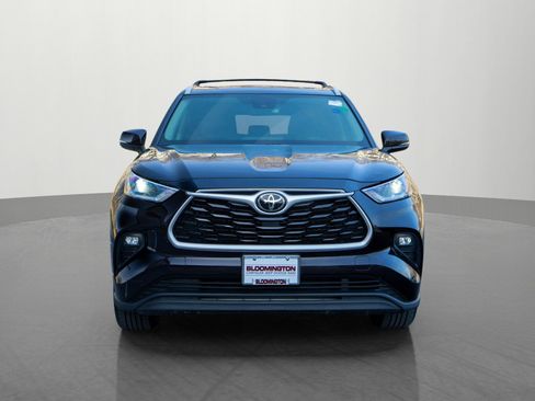 Used 2021 Toyota Highlander XLE image 2