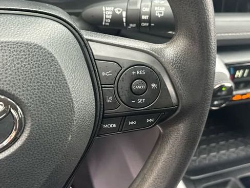 Used 2025 Toyota RAV4 XLE image 21