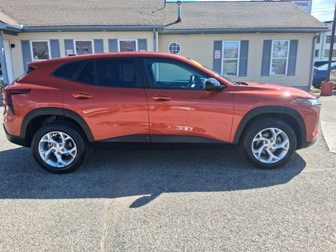 Used 2024 Chevrolet Trax LS w/ LS Convenience Package FWD image 6