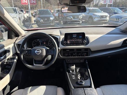 Certified 2025 Nissan Rogue SV image 9