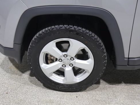 Used 2018 Jeep Compass Latitude AWD/4WD image 9