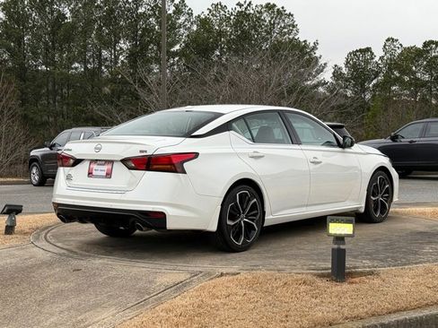 Used 2023 Nissan Altima 2.5 SR w/ SR Premium Package image 7