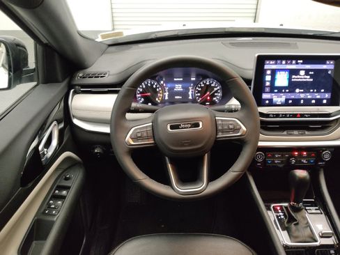 Used 2025 Jeep Compass Limited AWD/4WD image 22