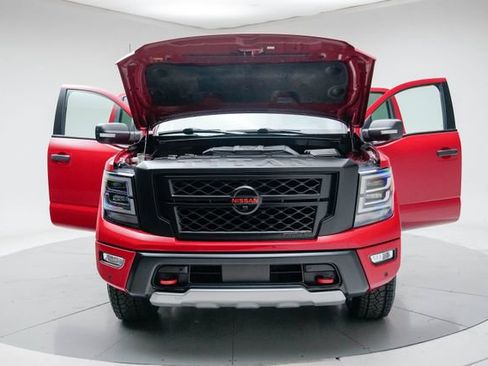 Used 2021 Nissan Titan PRO-4X w/ Pro-4x Convenience Package AWD/4WD image 16