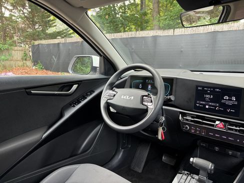 Used 2026 Kia Niro LX FWD image 32