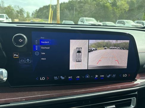 Used 2024 Chevrolet Traverse RS image 20