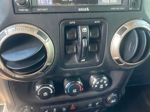 Used 2016 Jeep Wrangler Unlimited Sahara AWD/4WD image 14