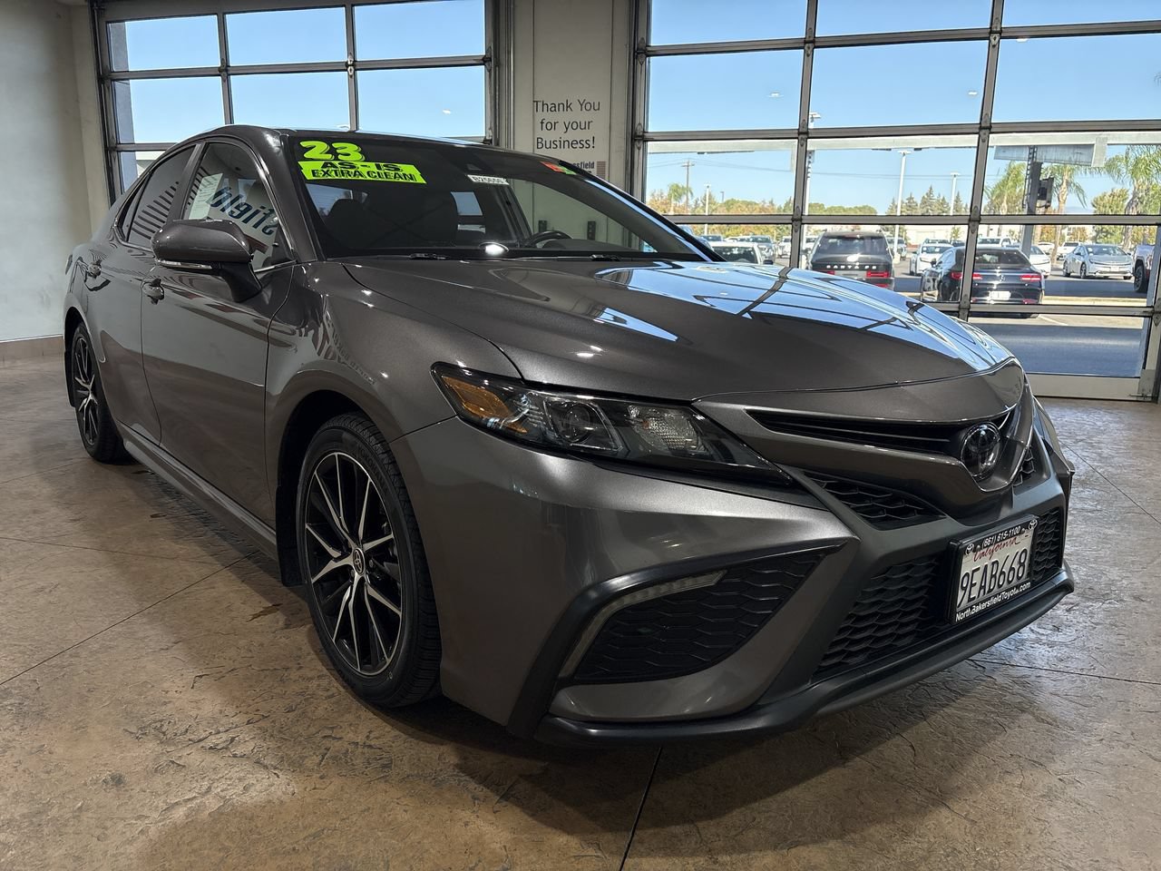 Used 2023 Toyota Camry SE FWD image 4