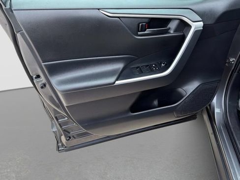 Used 2022 Toyota RAV4 LE AWD/4WD image 18