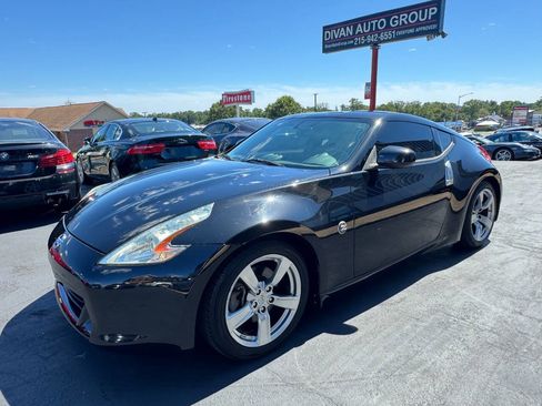Used 2009 Nissan 370Z Touring image 4