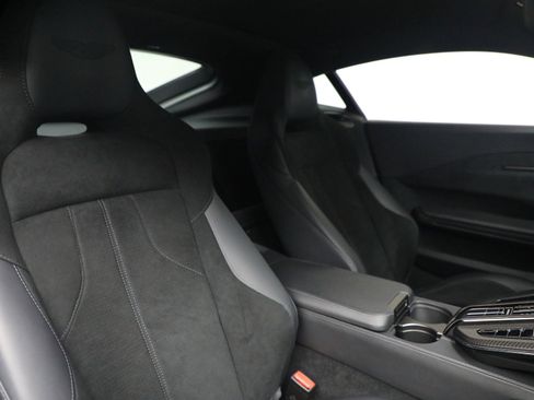 Used 2025 Aston Martin V8 Vantage Coupe image 25