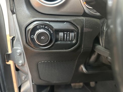 Used 2020 Jeep Wrangler Unlimited Sahara image 24