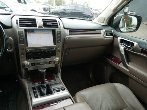Used 2018 Lexus GX 460 image 14