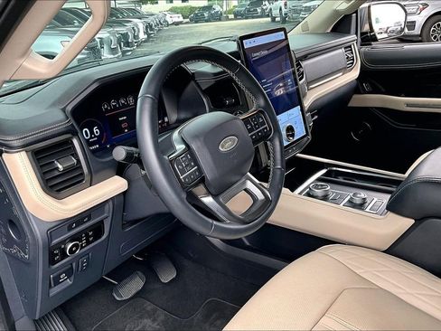 Used 2024 Ford Expedition Platinum AWD/4WD image 15