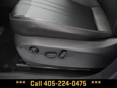 Used 2024 Volkswagen Tiguan SE FWD image 16