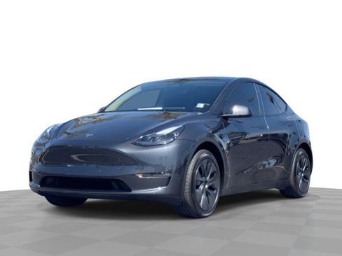 Used 2024 Tesla Model Y Long Range AWD/4WD image 1