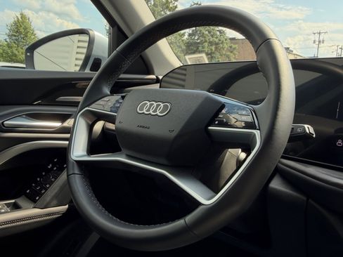 Used 2025 Audi Q5 Premium Plus w/ Premium Plus AWD/4WD image 19