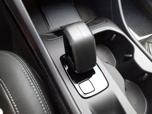 New 2025 Volvo XC40 B5 Core w/ Protection Package Premier image 20