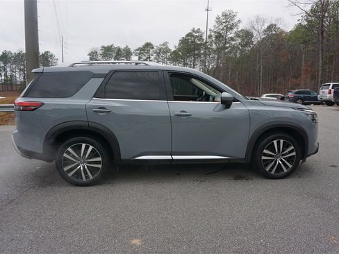 Used 2023 Nissan Pathfinder Platinum image 27
