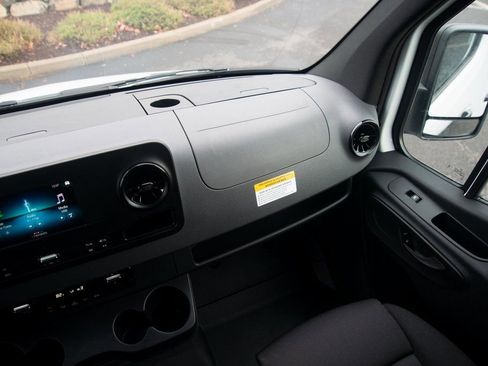 Used 2024 Mercedes-Benz Sprinter 3500 image 35