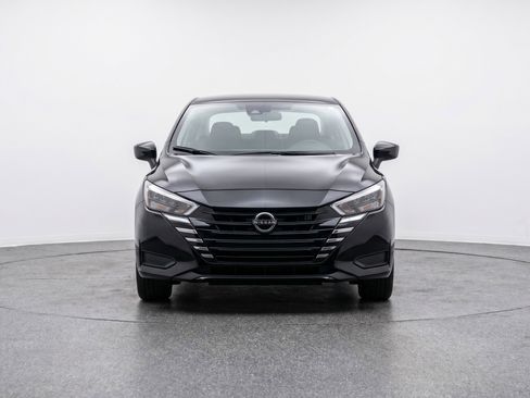 Used 2025 Nissan Versa SV FWD image 2