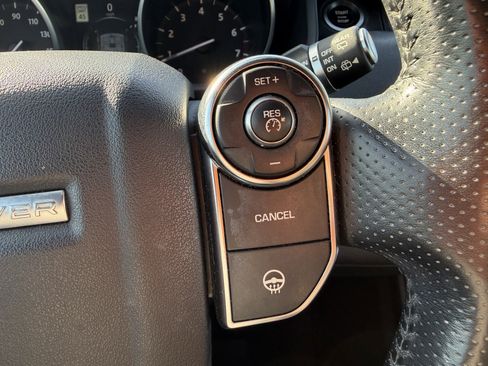 Used 2017 Land Rover Range Rover Sport HSE AWD/4WD image 12