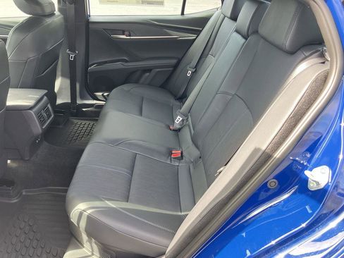 Used 2025 Toyota Camry XSE FWD image 10