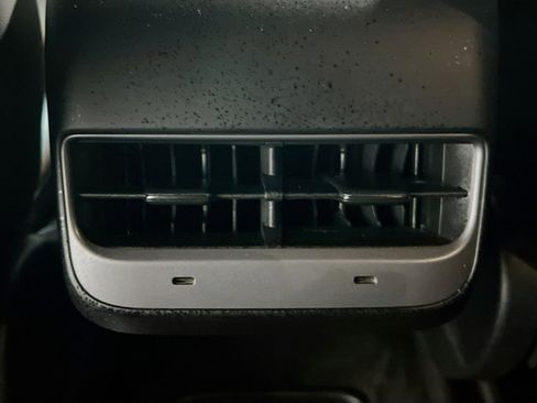Used 2024 Tesla Model Y Long Range RWD image 18